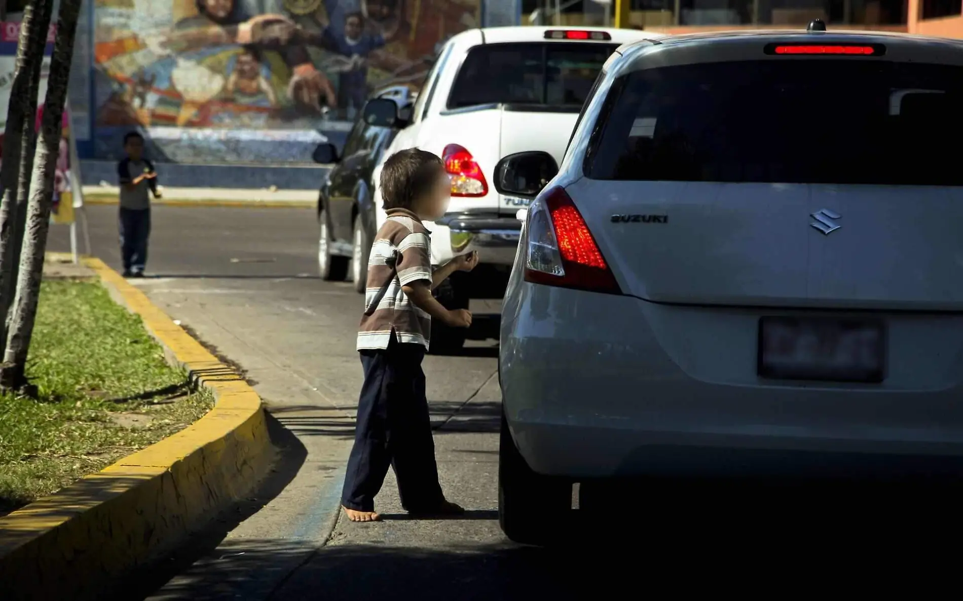 niño pidiendo dinero